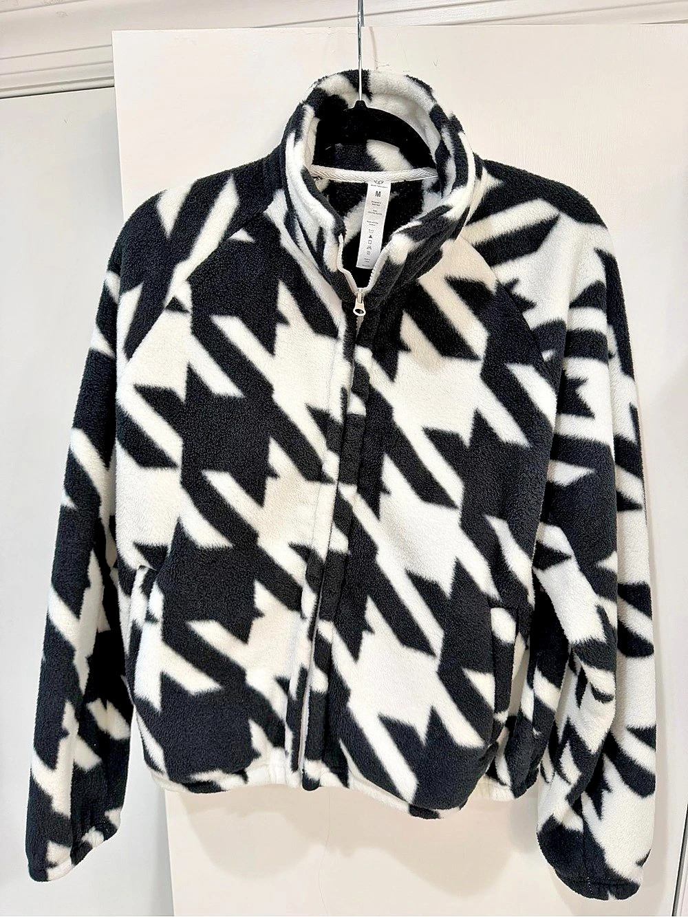 Women's Abstract Houndstooth Fleece Jacket in Black & White Like New